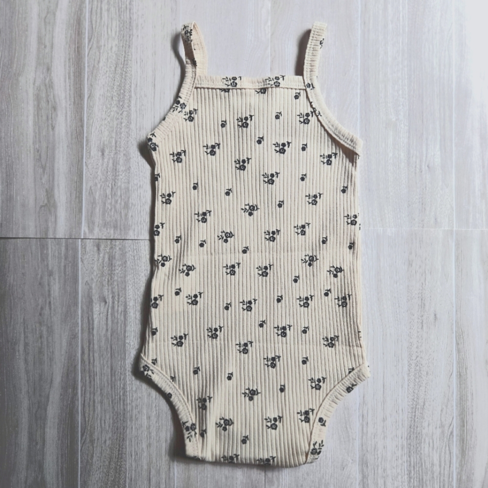 Baby Girl Ribbed Two-Piece Floral Set Neutral Bodysuit & Ruffle Bloomer Outfit - Picture 5 of 8